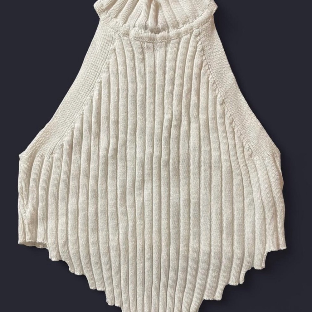 Elegant White Sleeveless Sweater